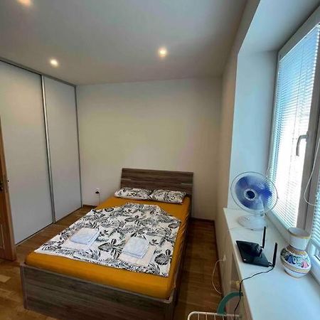 Brand New Apartment In The Heart Of บราติสลาวา ภายนอก รูปภาพ