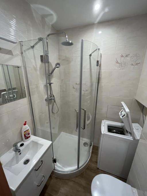 Brand New Apartment In The Heart Of บราติสลาวา ภายนอก รูปภาพ