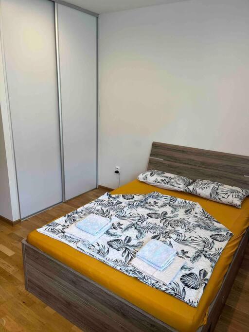 Brand New Apartment In The Heart Of บราติสลาวา ภายนอก รูปภาพ