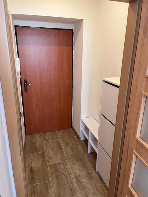 Brand New Apartment In The Heart Of บราติสลาวา ภายนอก รูปภาพ